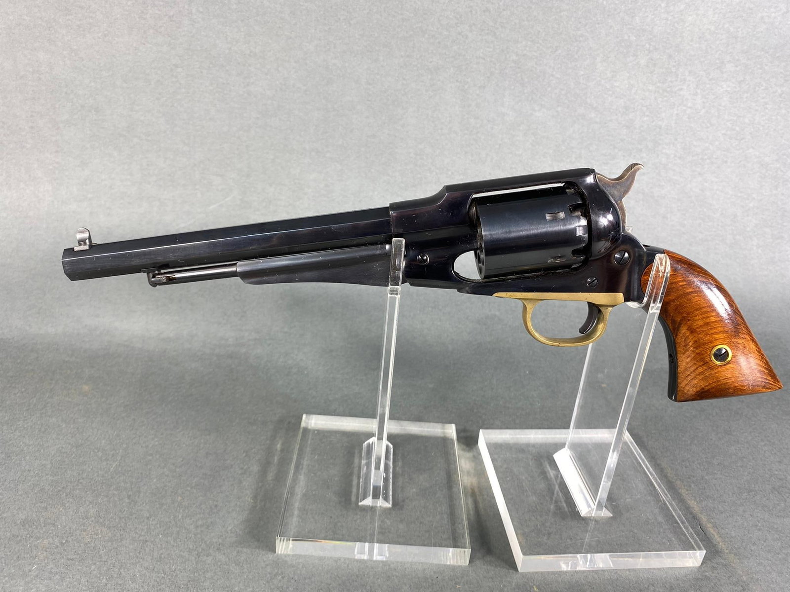CVA Remington Model 1858 Army Black Powder Revolver NOFFL: MFG/IMPORTER: CVA MODEL: Remington 1858 Army SERIAL: nsn CALIBER/GAUGE: 44 CONDITION: Action good, bore good. SIZE: 8" bbl. NOTES: With plastic case. In house shipping available. This item is black po