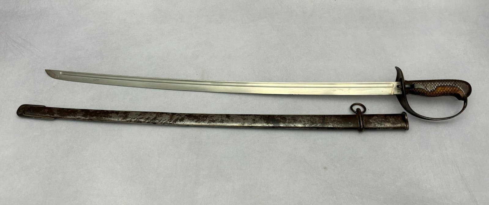 WWII Type 32 Japanese Army NCO Sword OTSU: World War Two Imperial Japanese Type 32 OTSU Army NCO - non cavalry service sword. Both sword and scabbard are serial numbered 73798. Overall length 35.5" with a 30.375" blade. Polished steel blade is
