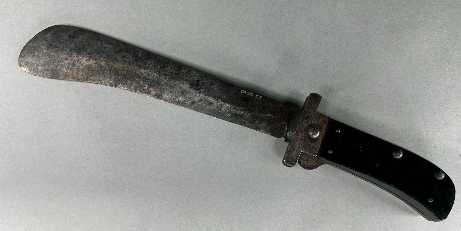 WWII U.S. Army Air Force Case XX Survival Machete: World War Two United States AAF survival machete. An essential part of a pilot's or air crewman's bailout kit. Grips are in very good condition with some scuffing but no cracks or chips. The locking m