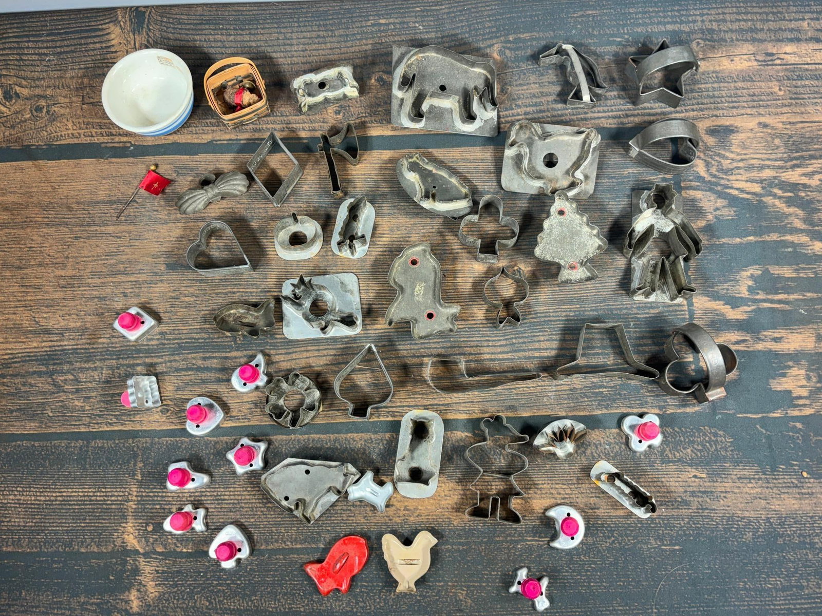 Group of Vintage Metal Cookie Cutters (1 of 14)