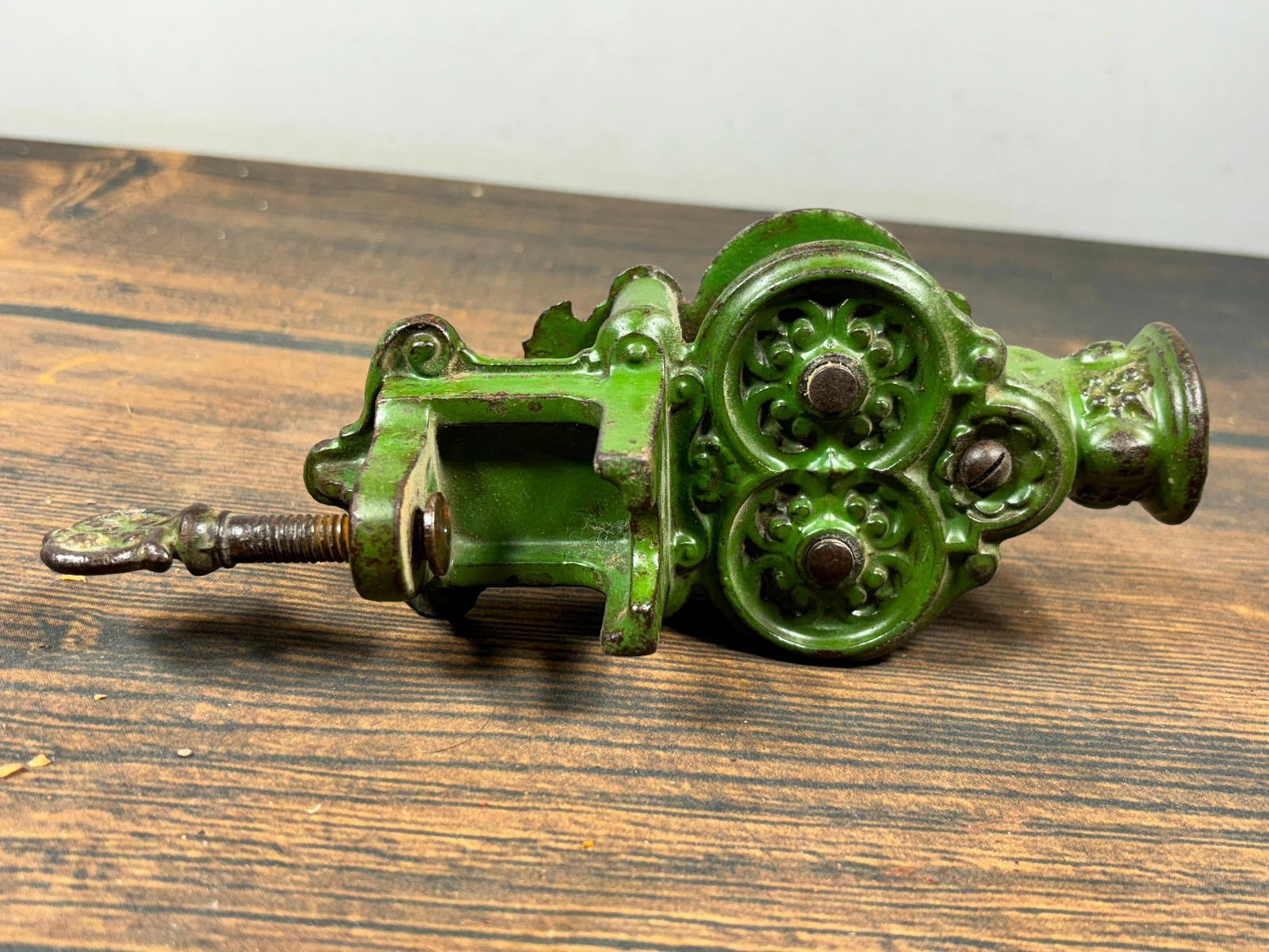 Antique Fancy Cast Iron Green Clamp-On Nut or Bean Slicer (1 of 8)