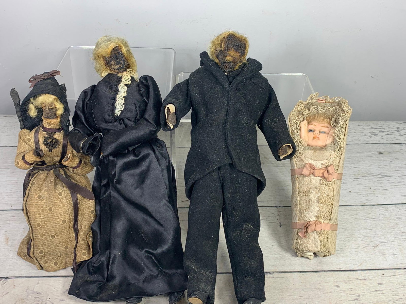 Antique Folk Art Dolls, Doll Baby and Chair (1 of 7)