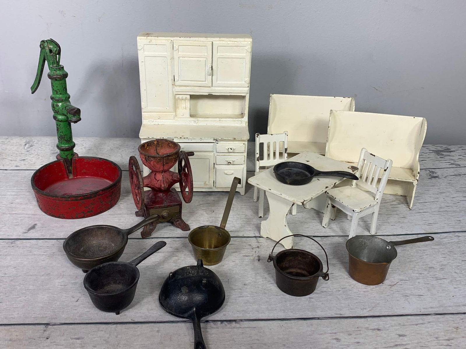 Vintage Arcade Manufacturing Cast Iron Dollhouse Furniture, Coffee