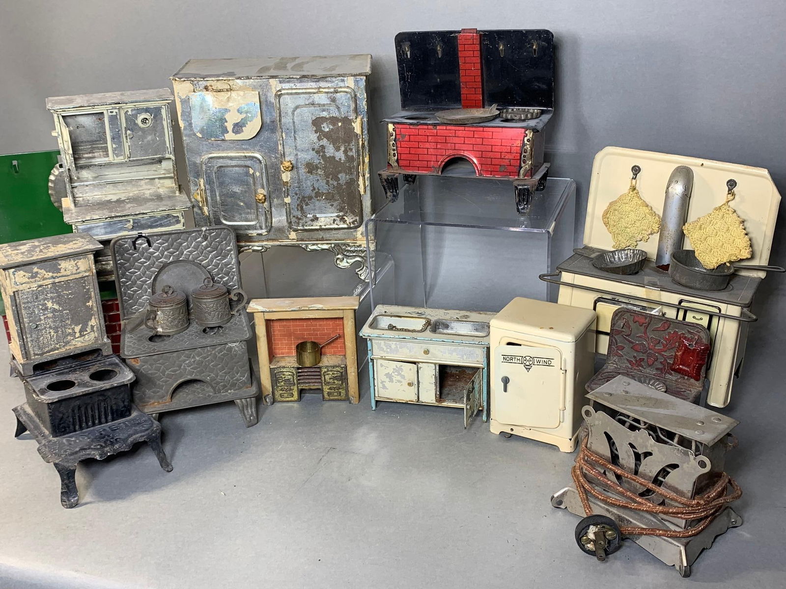 Antique Metal Miniature Kitchen Dollhouse Furniture Stoves, Icebox, Sink, Cupboard and More (1 of 20)