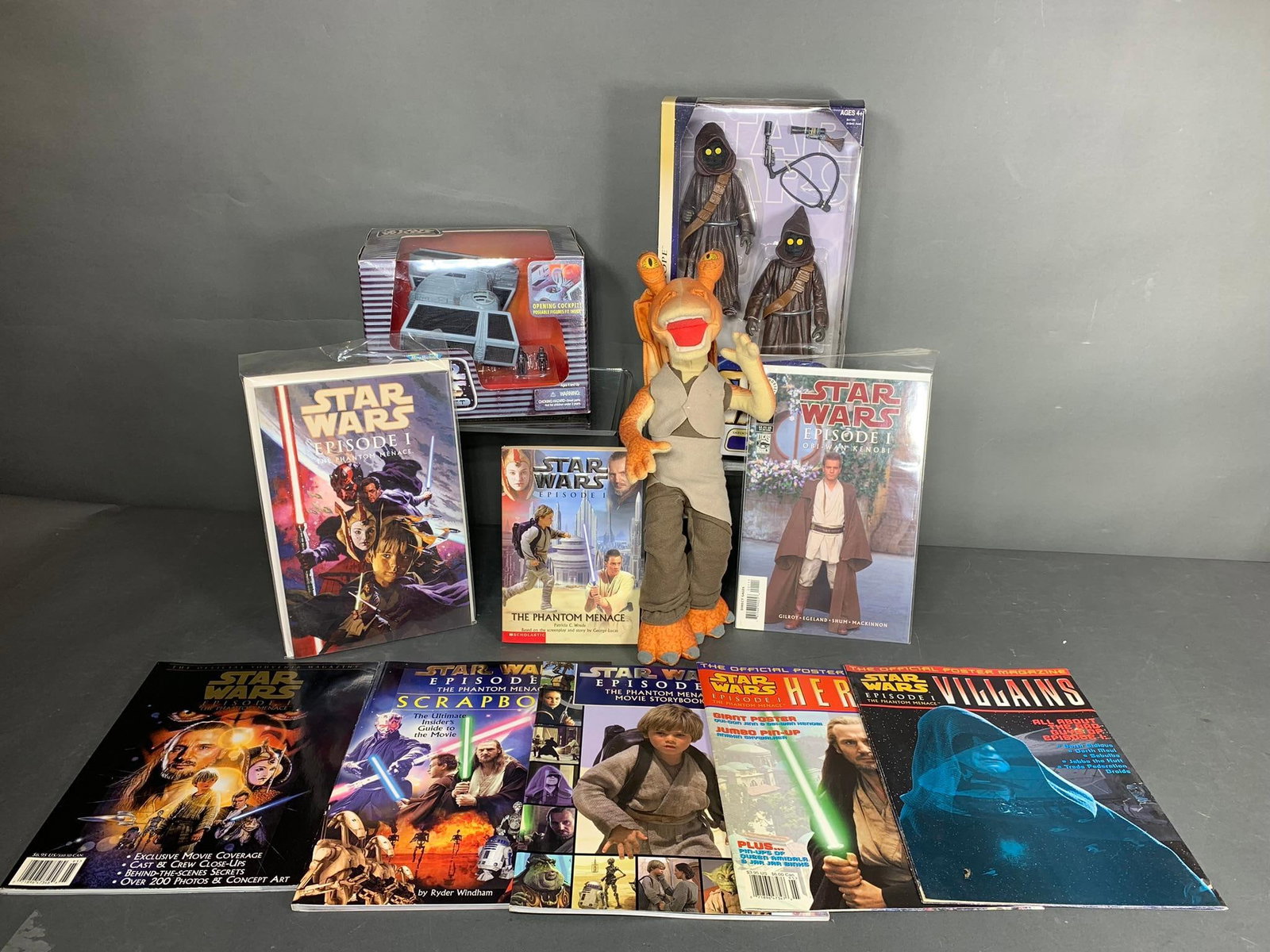 Vintage Group of Star Wars Story/Scrapbooks, Vader's Tie Fighter, Jawas and More (1 of 19)