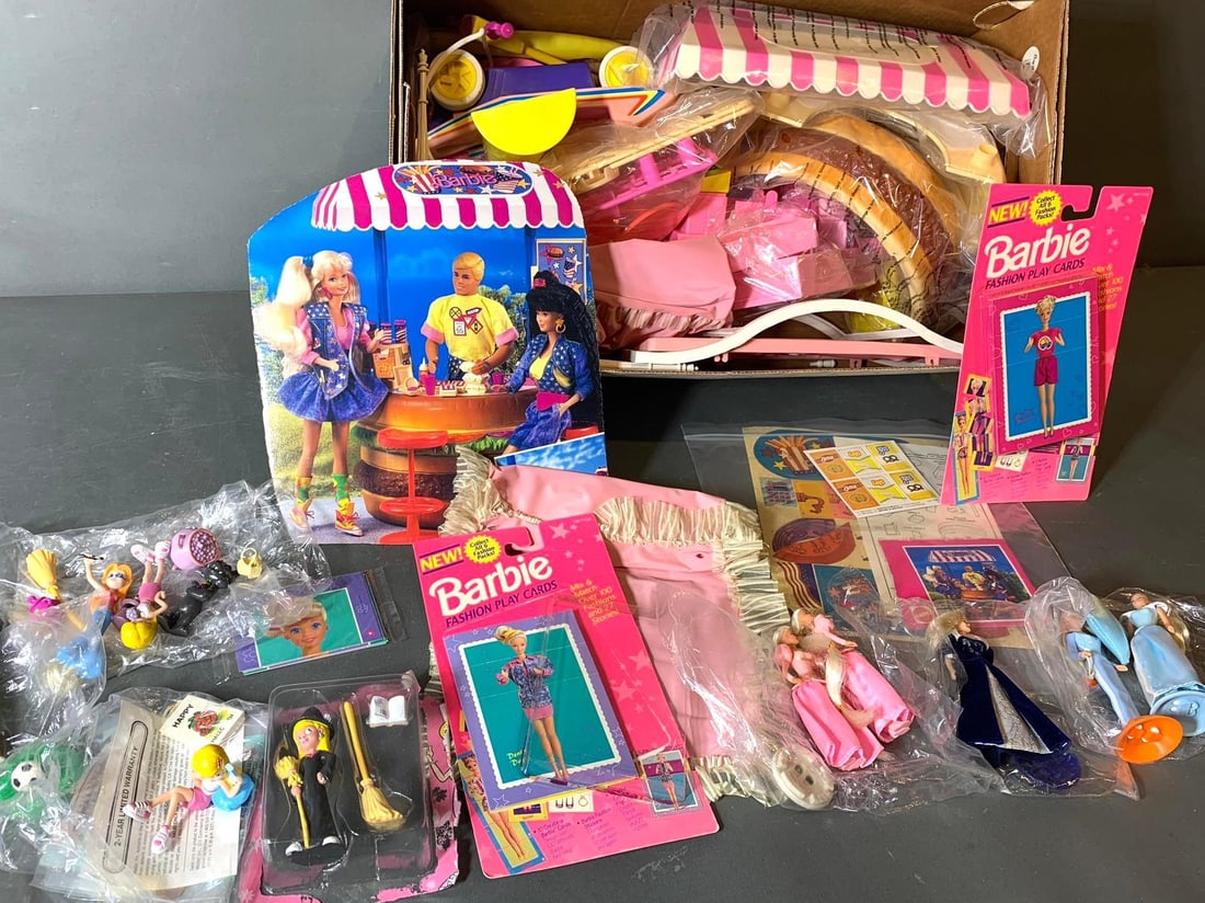 Group Lot of Vintage Barbie Doll Play set and Accessories (1 of 7)