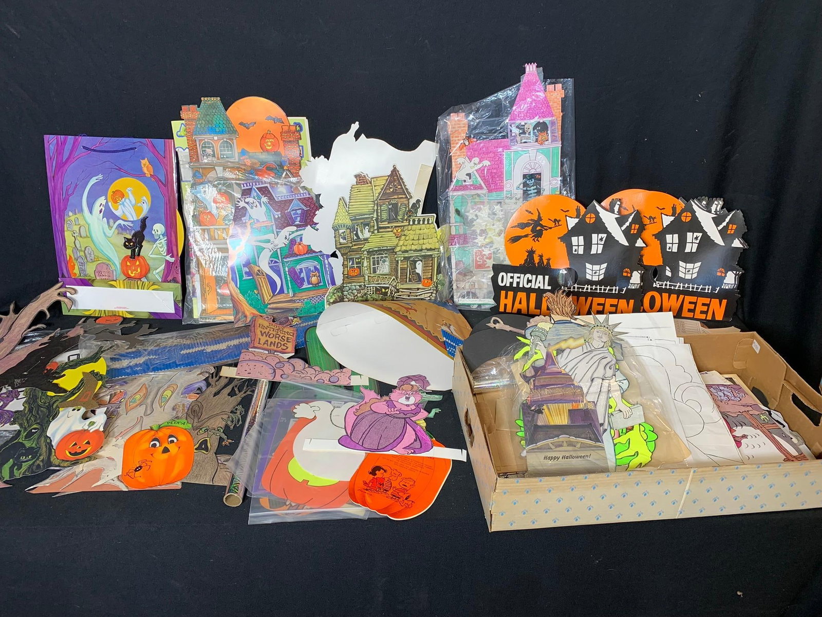 Group Lot of Paper and Cardboard Halloween Decorations and More (1 of 18)