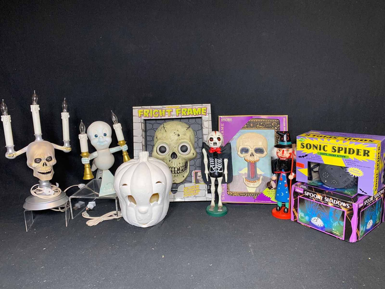 Vintage Halloween Decorations: Skulls, Casper Ghost, Sonic Spider, Screaming Picture Frames and More: In-house shipping available. Pickup is Monday, April 7 from 1 pm to 7 pm at our offices in Lancaster, OH 43130 or we will provide in-house shipping for this item. We charge a $5/lot fee if you pick up