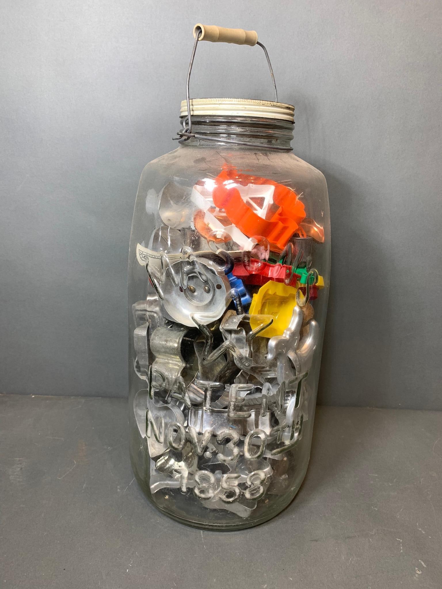 Group Lot of Vintage Cookie Cutters and Large Mason Jar (1 of 10)