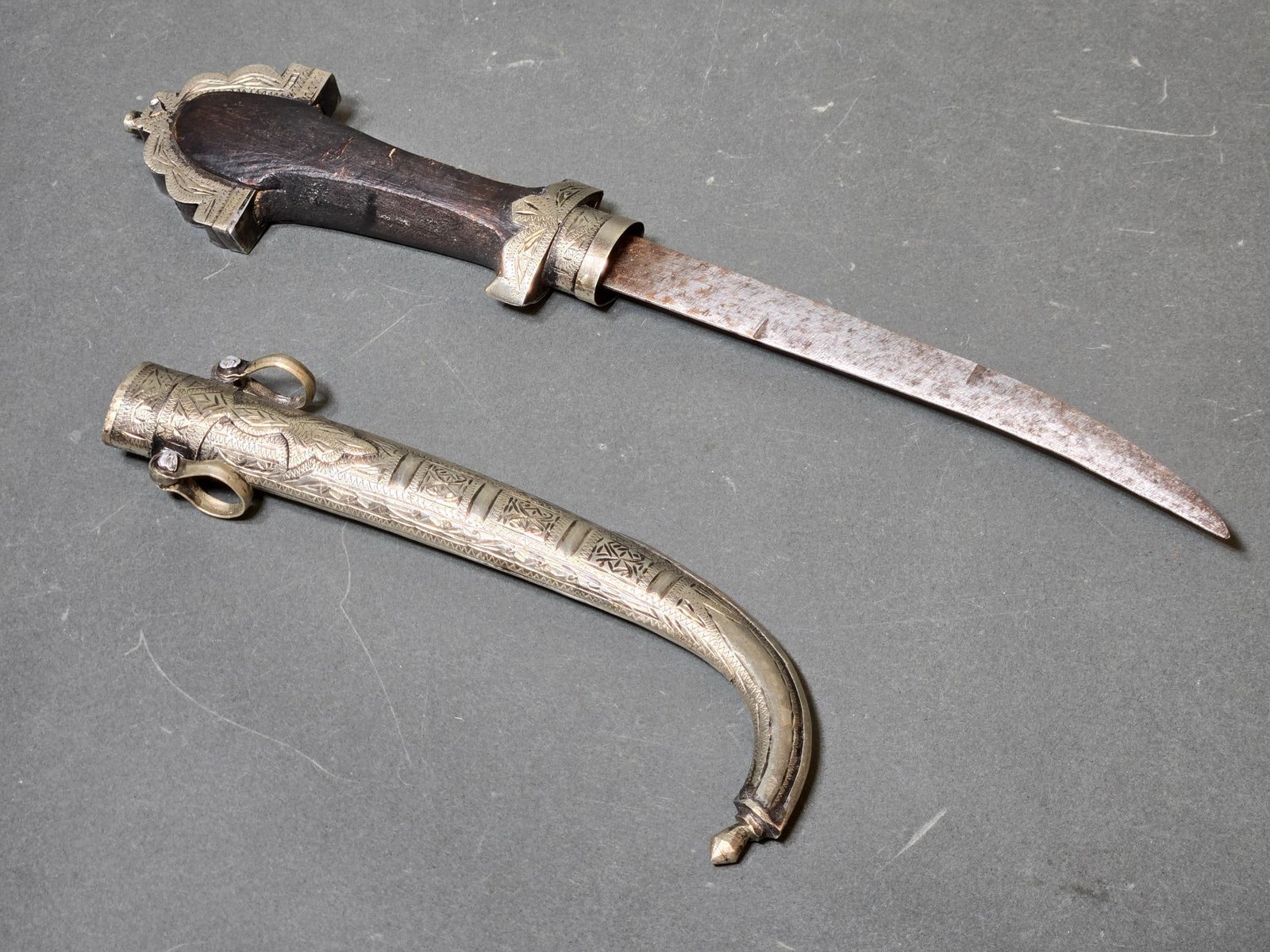 Vintage Middle Eastern Knife and Scabbard (1 of 15)
