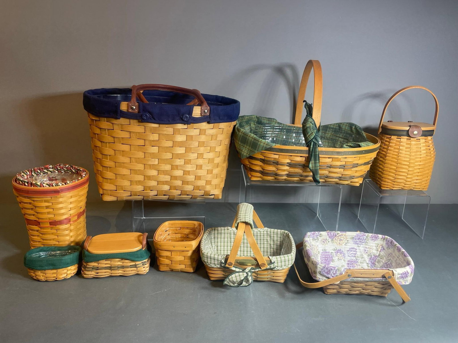 Group of Nine Vintage Longaberger Baskets: In-house shipping available. Pickup is Thursday, May 29 from from 1 pm to 7 pm at our gallery in Lancaster, OH 43130 or we will provide in-house shipping for this item. We charge a $5/lot fee if you p