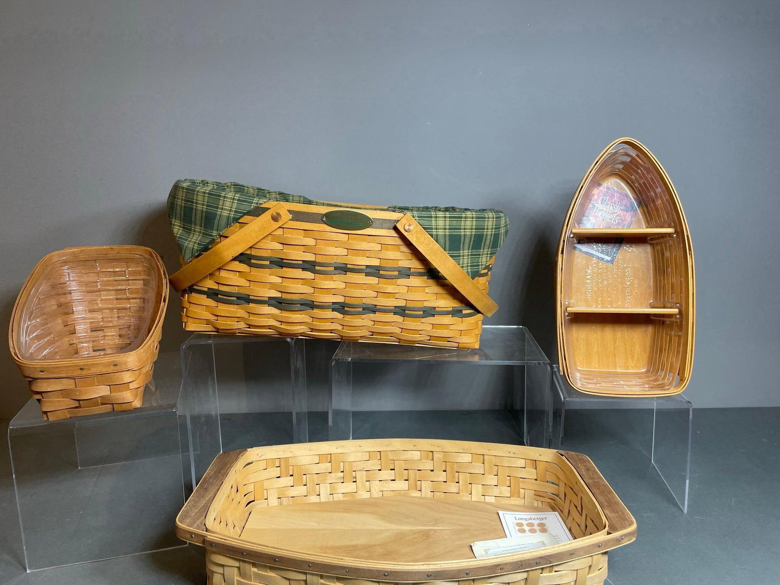 Group of Four Vintage Longaberger Baskets: In-house shipping available. Pickup is Thursday, May 29 from from 1 pm to 7 pm at our gallery in Lancaster, OH 43130 or we will provide in-house shipping for this item. We charge a $5/lot fee if you p