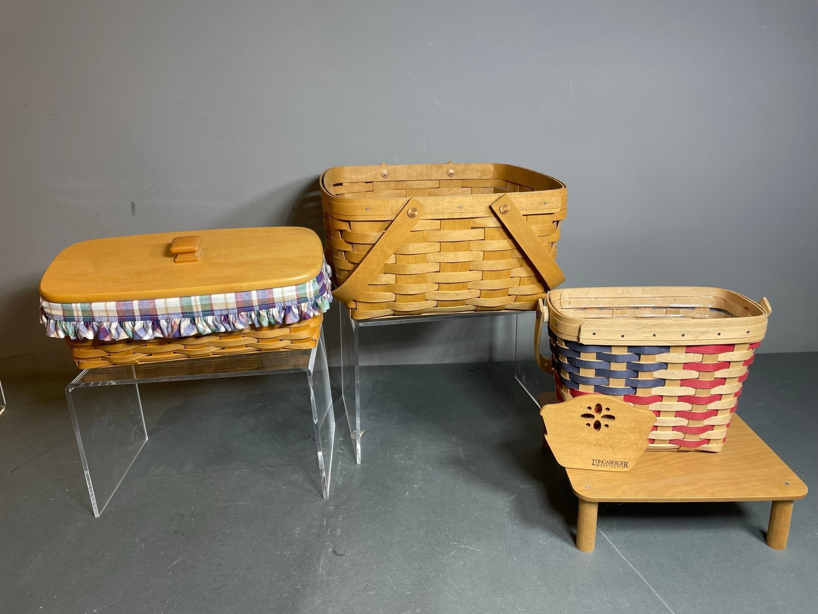 Group of Three Longaberger Baskets and Basket Divider: In-house shipping available. Pickup is Thursday, May 29 from from 1 pm to 7 pm at our gallery in Lancaster, OH 43130 or we will provide in-house shipping for this item. We charge a $5/lot fee if you p