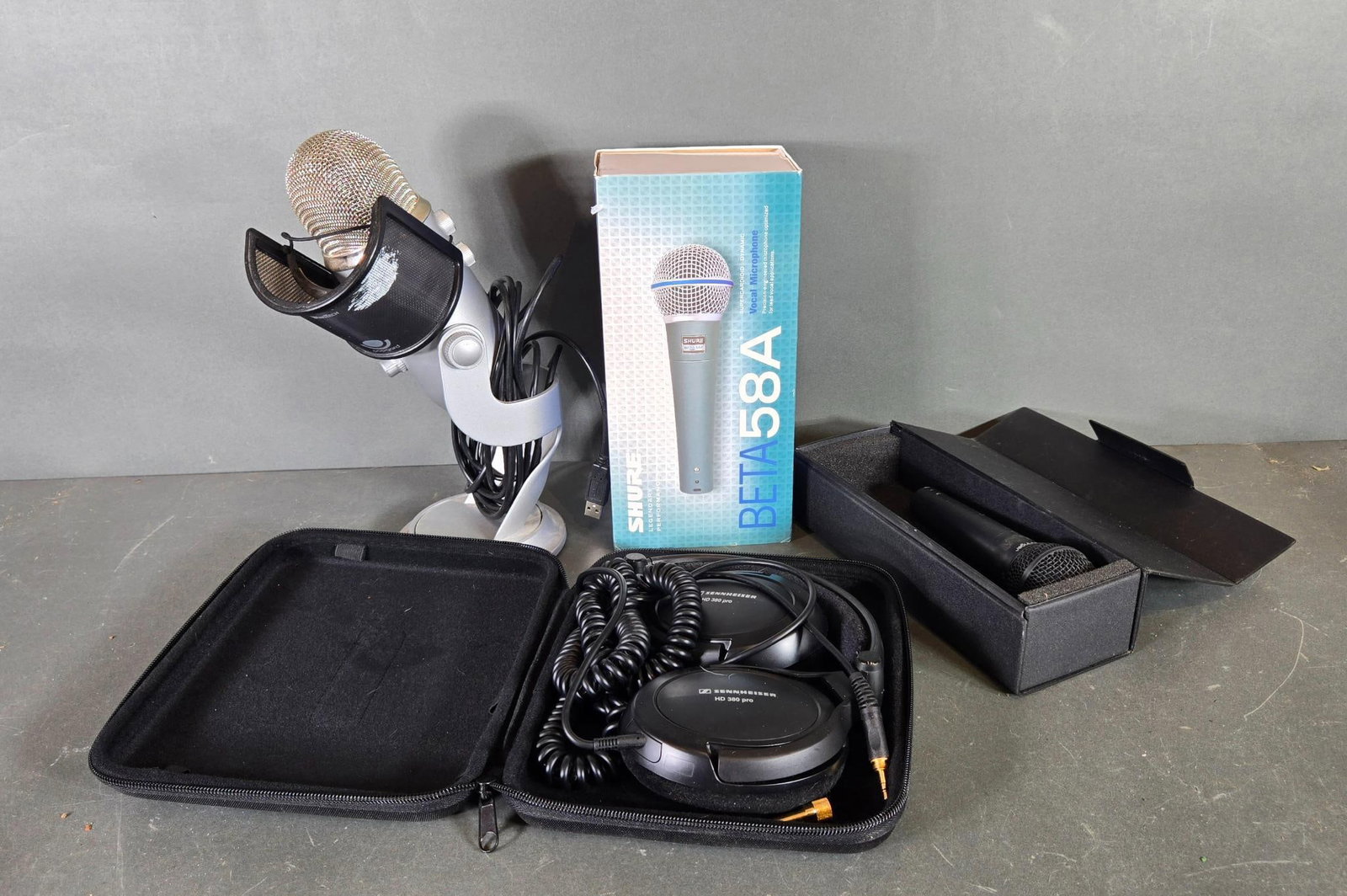 Logitech Blue and Vintage Beta 58A Microphones and Sennheiser HD380 Pro Headphones: Untested. In-house shipping available. Pickup is Thursday, May 29 from from 1 pm to 7 pm at our gallery in Lancaster, OH 43130 or we will provide in-house shipping for this item. We charge a $5/lot fe