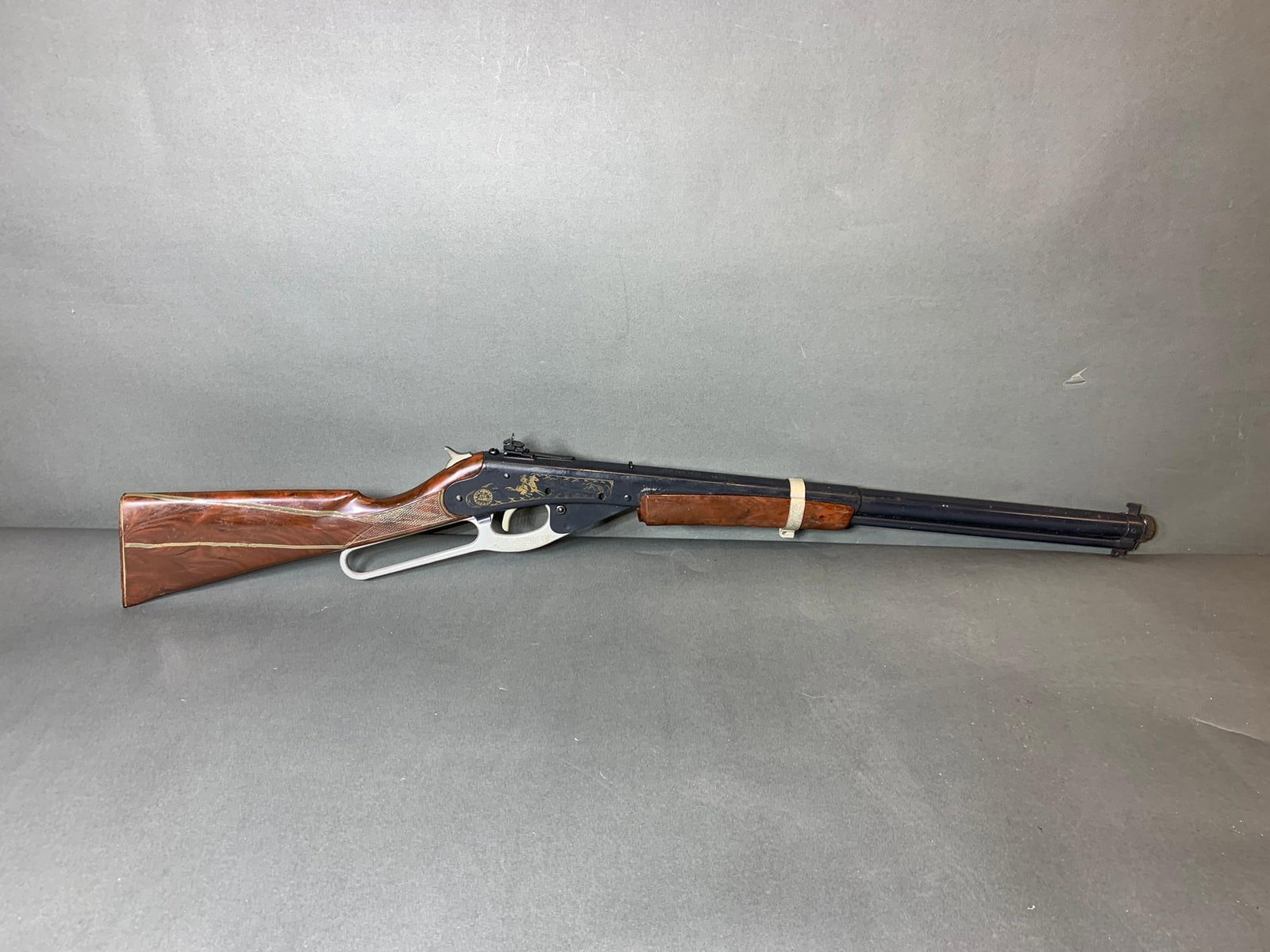 Vintage Daisy Gold Medal BB Gun Toy: Untested. In-house shipping available. Pickup is Thursday, May 29 from from 1 pm to 7 pm at our gallery in Lancaster, OH 43130 or we will provide in-house shipping for this item. We charge a $5/lot fe