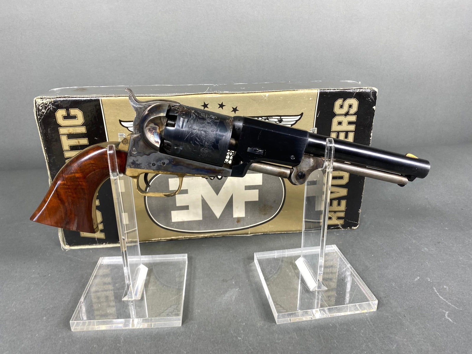 Italian Uberti Black Powder Pistol USMR Dragoon 1847: MFG/IMPORTER: Italy - Uberti MODEL: USMR Dragoon 1847 SERIAL: 93449 CALIBER/GAUGE: 44 CONDITION: Action good, bore good. SIZE: 7.5" bbl NOTES: With box (that may not be the original box). This item is