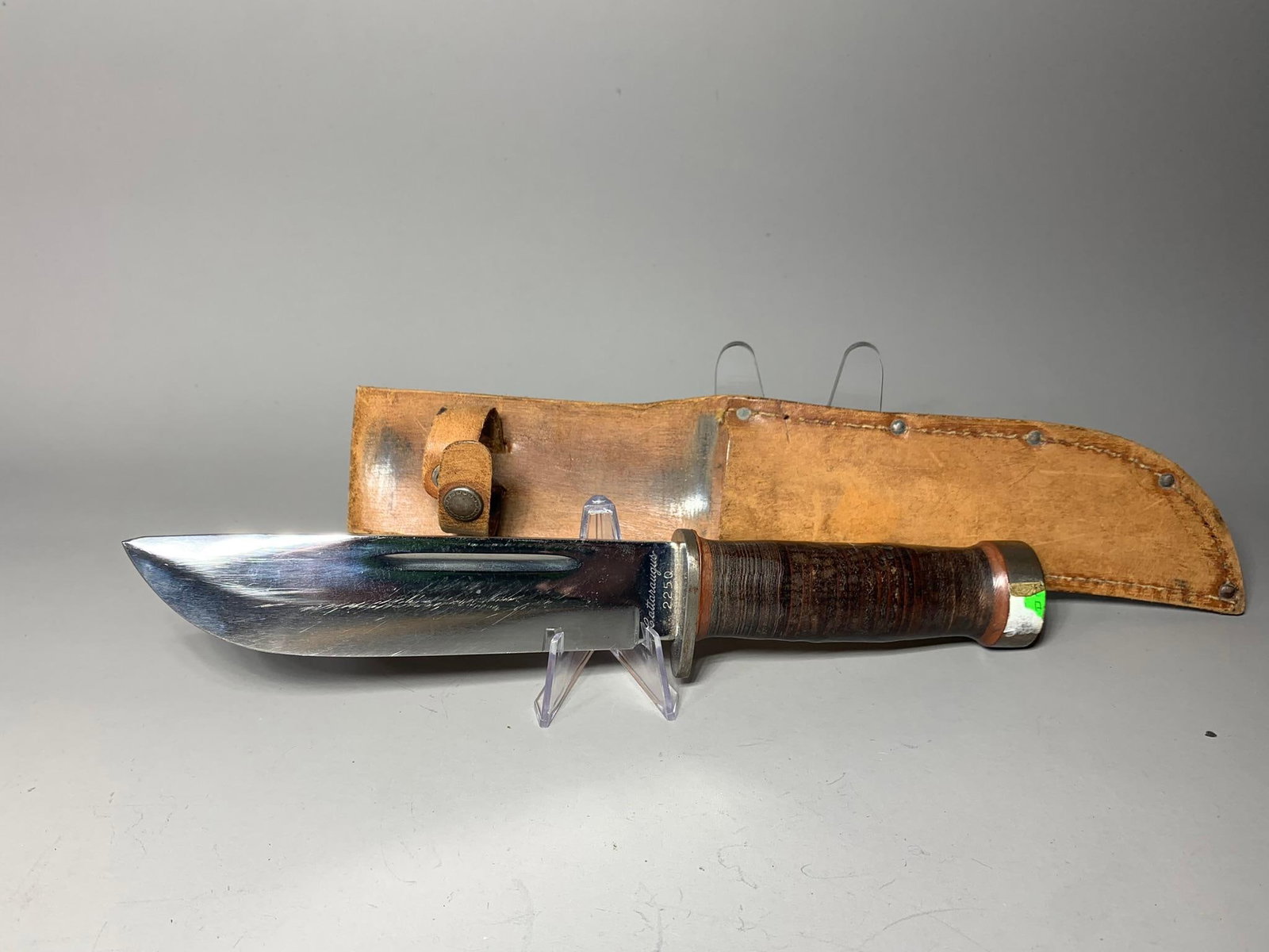 Vintage Cattaraugus 225Q WWII Quartermaster Fighting Knife: In-house shipping available. Pickup is Thursday, May 29 from from 1 pm to 7 pm at our gallery in Lancaster, OH 43130 or we will provide in-house shipping for this item. We charge a $5/lot fee if you p