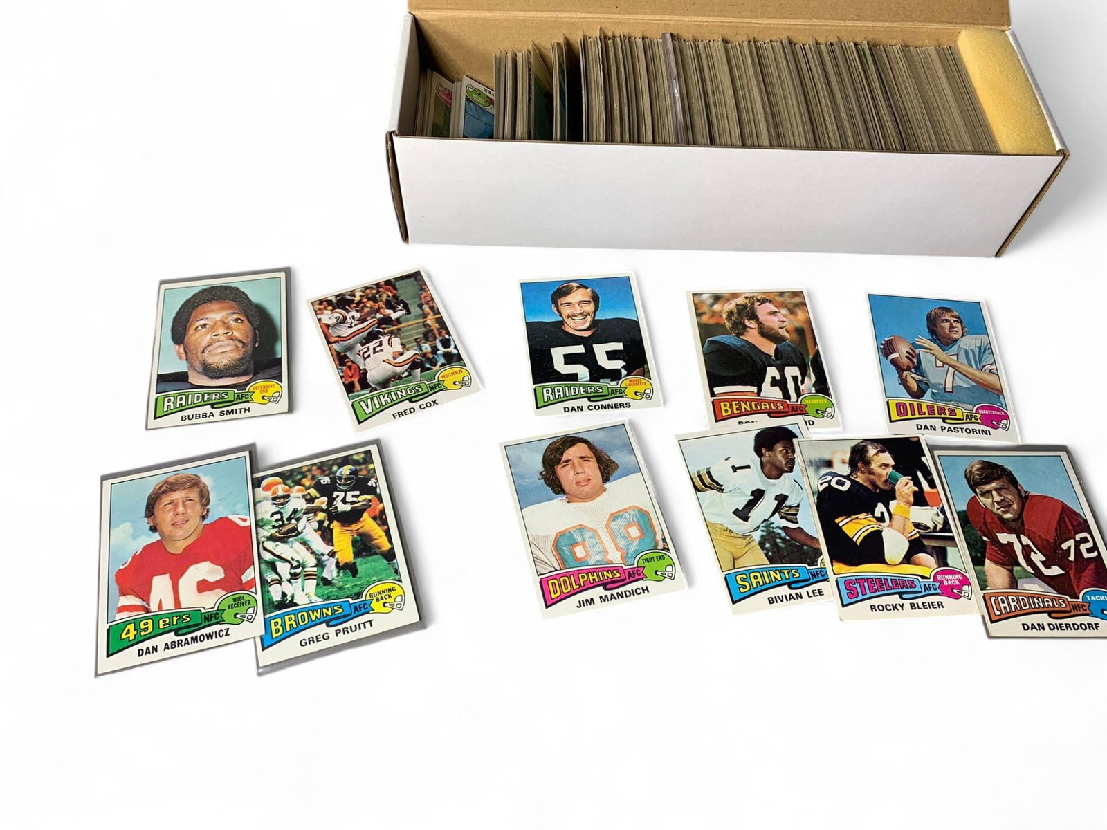 1975 Topps Football Partial Set 510/528 - VG/Excellent: Burns in-house (bidder arranged option on checkout) shipping available. Pickup is Thursday, June 26 from from 11 am to 7 pm at our gallery in Lancaster, OH 43130 or we will provide in-house shipping f
