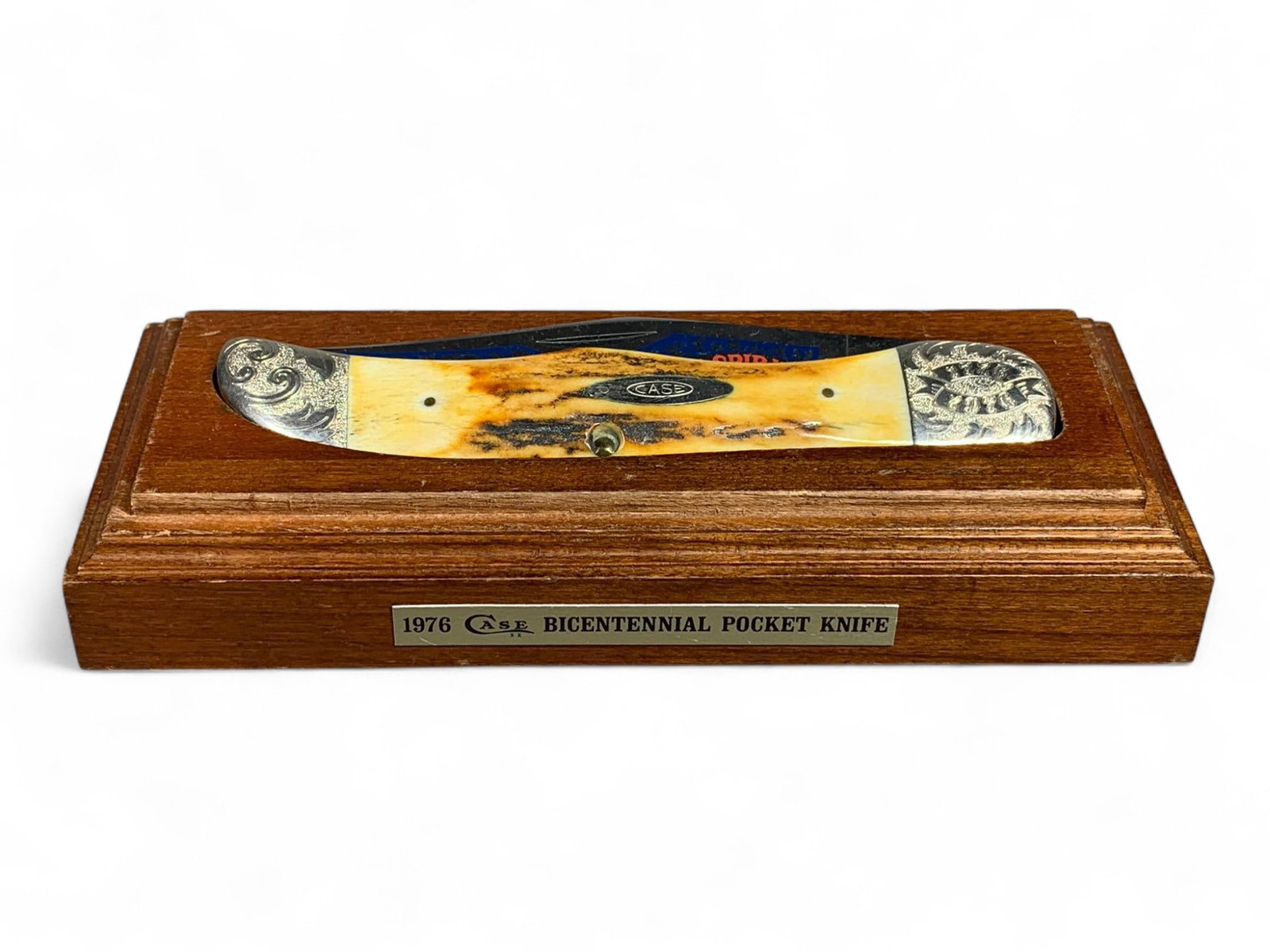 Vintage Case XX Pocket Knife 1976 Bicentennial: Burns in-house shipping is available. pick up is Tuesday, July 28, from Noon to 7 pm at our gallery in Lancaster, Ohio 43130 or we will provide in-house shipping for this item. We will charge a $5 fee