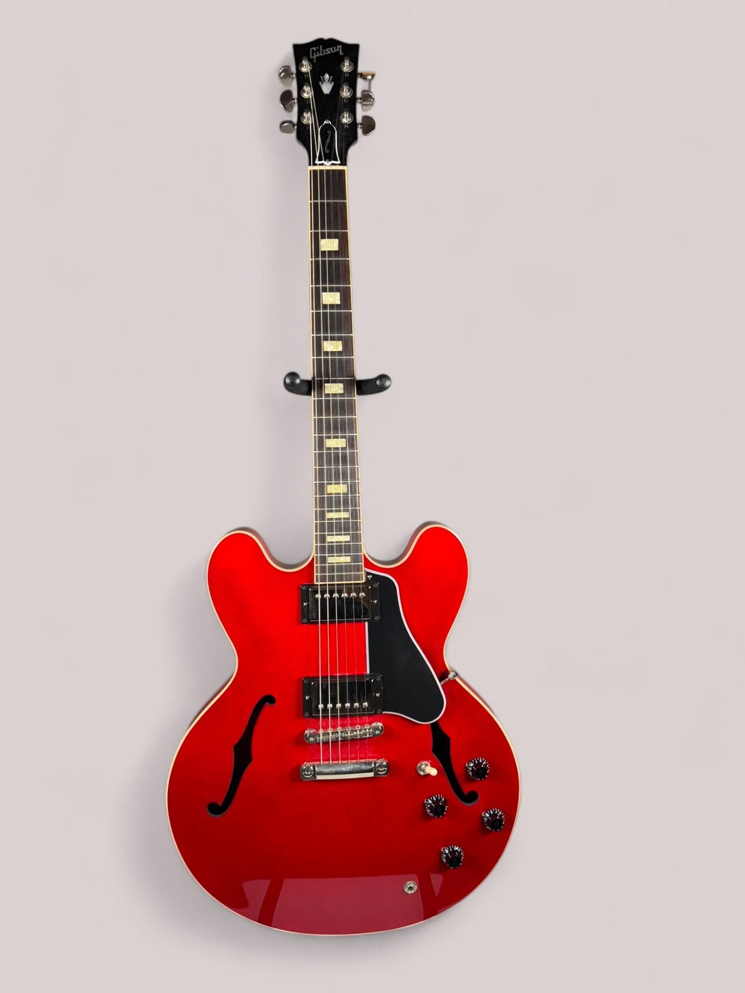 Gibson ES-335 Electric Guitar in Cherry with Hard Case: Nice overall. With hard case. Burns in-house shipping is available. pick up is Tuesday, July 28, from Noon to 7 pm at our gallery in Lancaster, Ohio 43130 or we will provide in-house shipping for this
