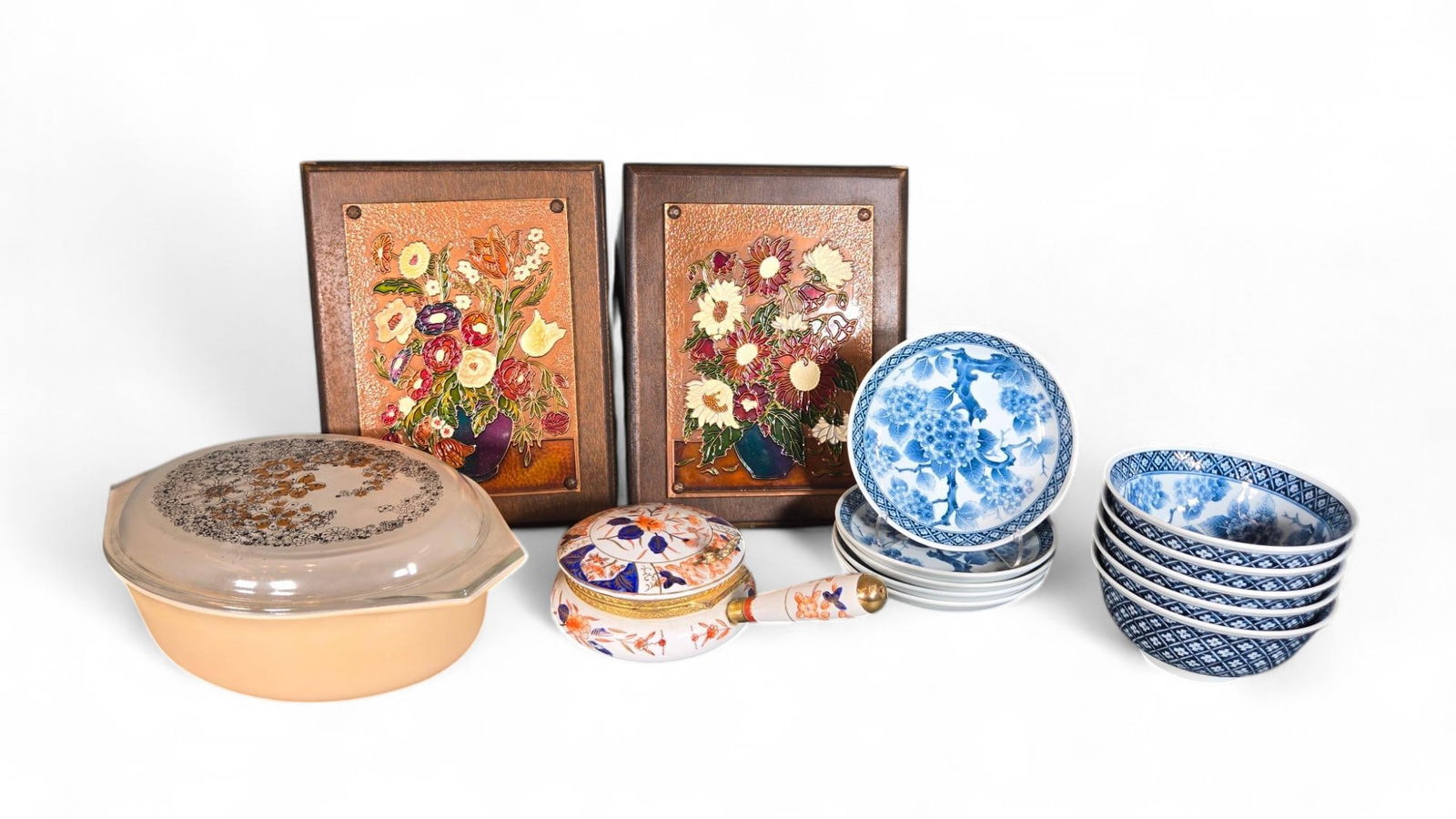 Vintage Pyrex Casserole Dish, Relief Flower Still Life Art Plaques, Blue Willow Bowls, More: Burns in-house shipping is available. pick up is Tuesday, July 28, from Noon to 7 pm at our gallery in Lancaster, Ohio 43130 or we will provide in-house shipping for this item. We will charge a $5 fee