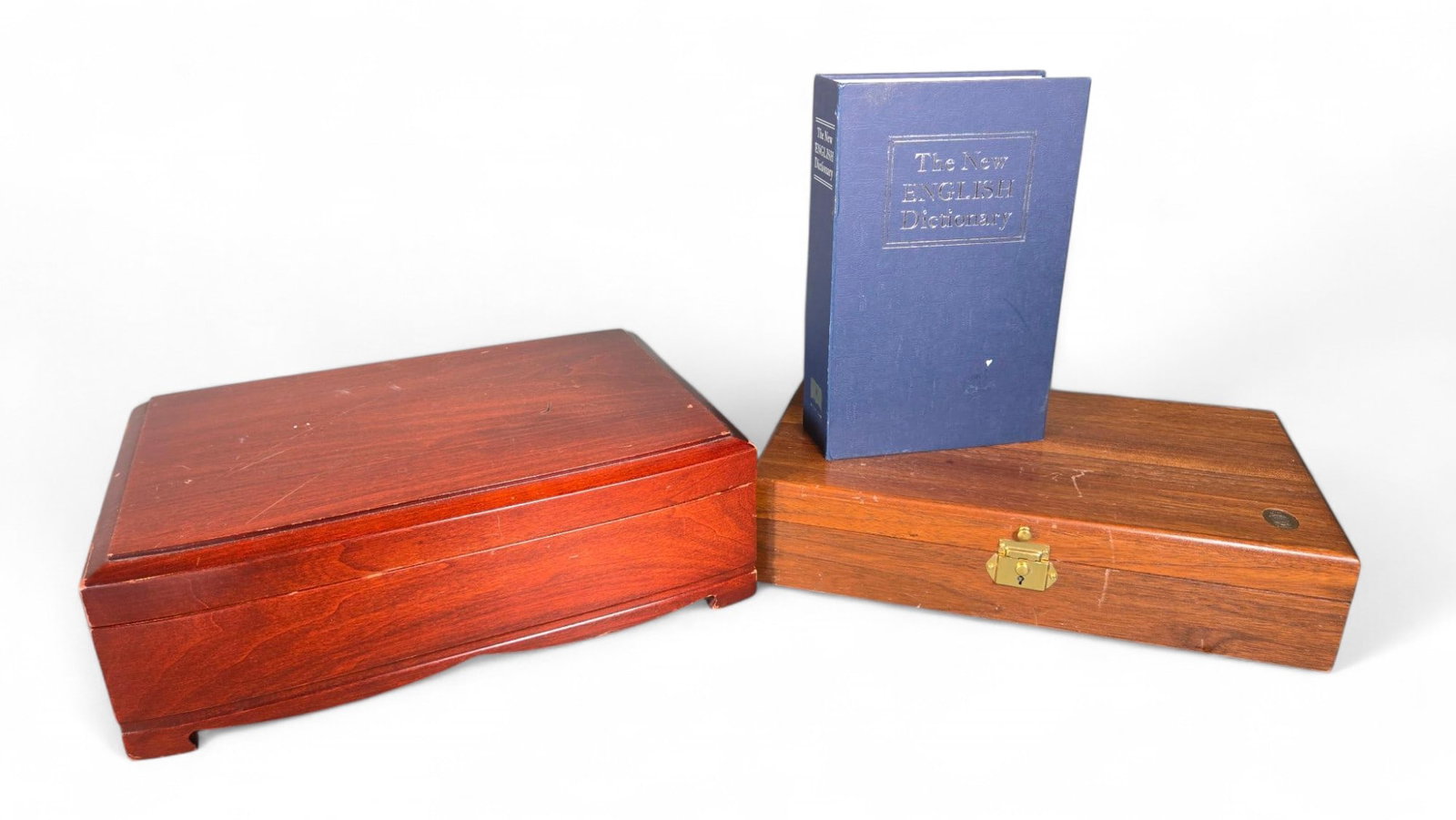 Vintage Wood Cigar Humidor, Colt Gun Display Box, & Box Safe: Burns in-house shipping is available. pick up is Tuesday, July 28, from Noon to 7 pm at our gallery in Lancaster, Ohio 43130 or we will provide in-house shipping for this item. We will charge a $5 fee