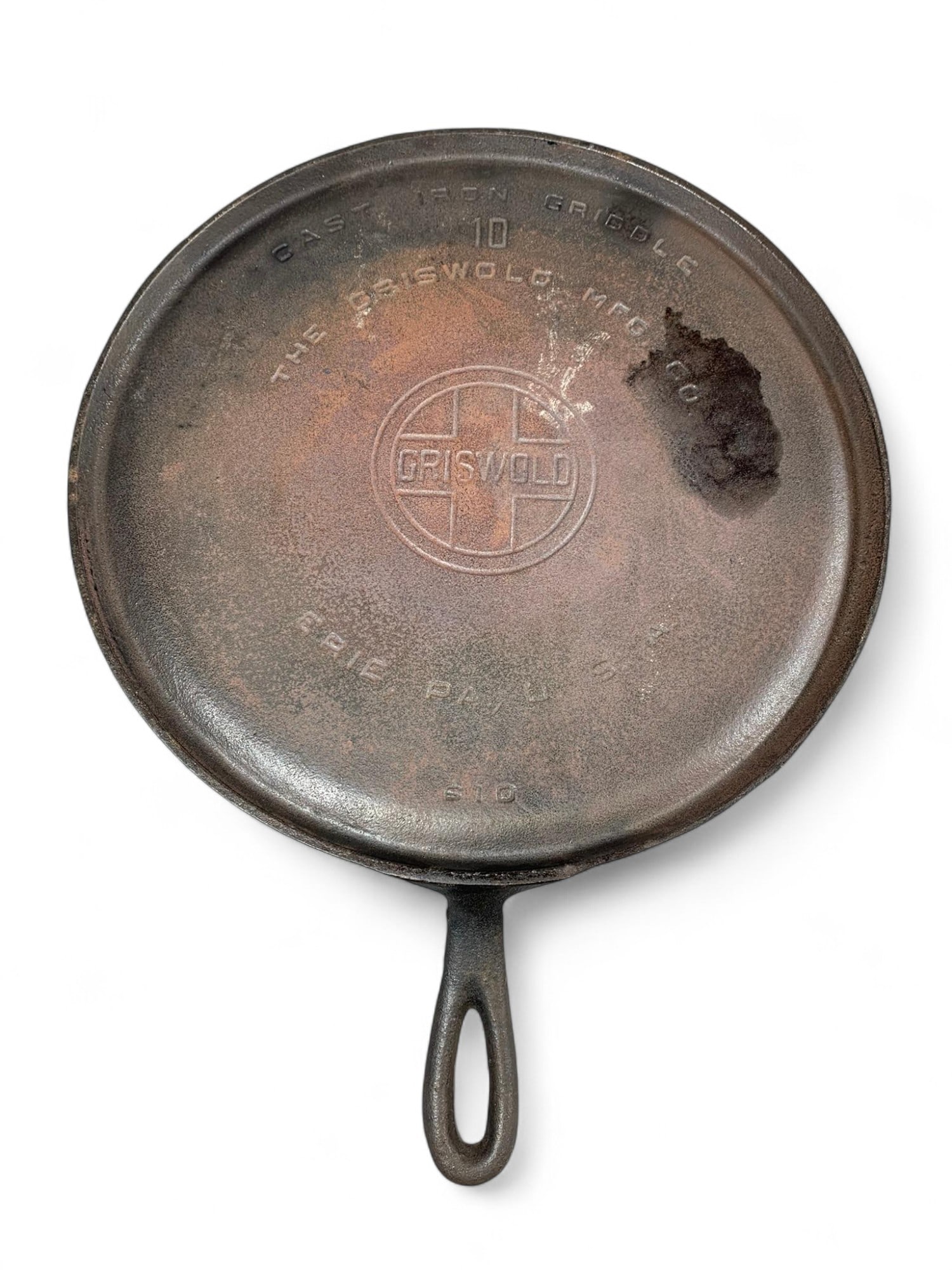 Antique Griswold C10 Round Cast Iron Griddle: Lies flat no spin or wobble. Burns in-house shipping is available. pick up is Friday, August 29, from Noon to 7 pm at our gallery in Lancaster, Ohio 43130 or we will provide in-house shipping for this