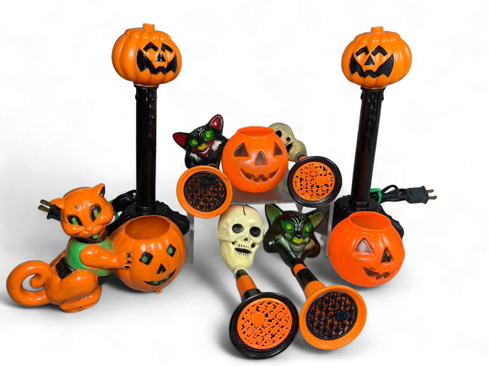 A Collection of Vintage Fun World Halloween Spooky Horns and Plastic Decorations (1 of 13)