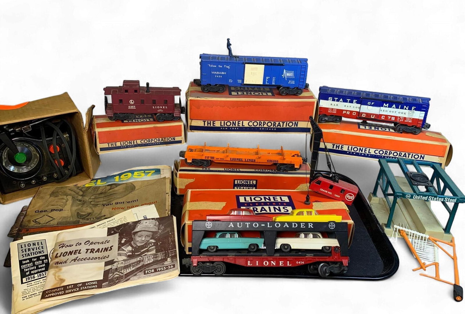 A Collection of Lionel Postwar O-Gauge Electric Trains and Accessories, circa 1950s (1 of 20)