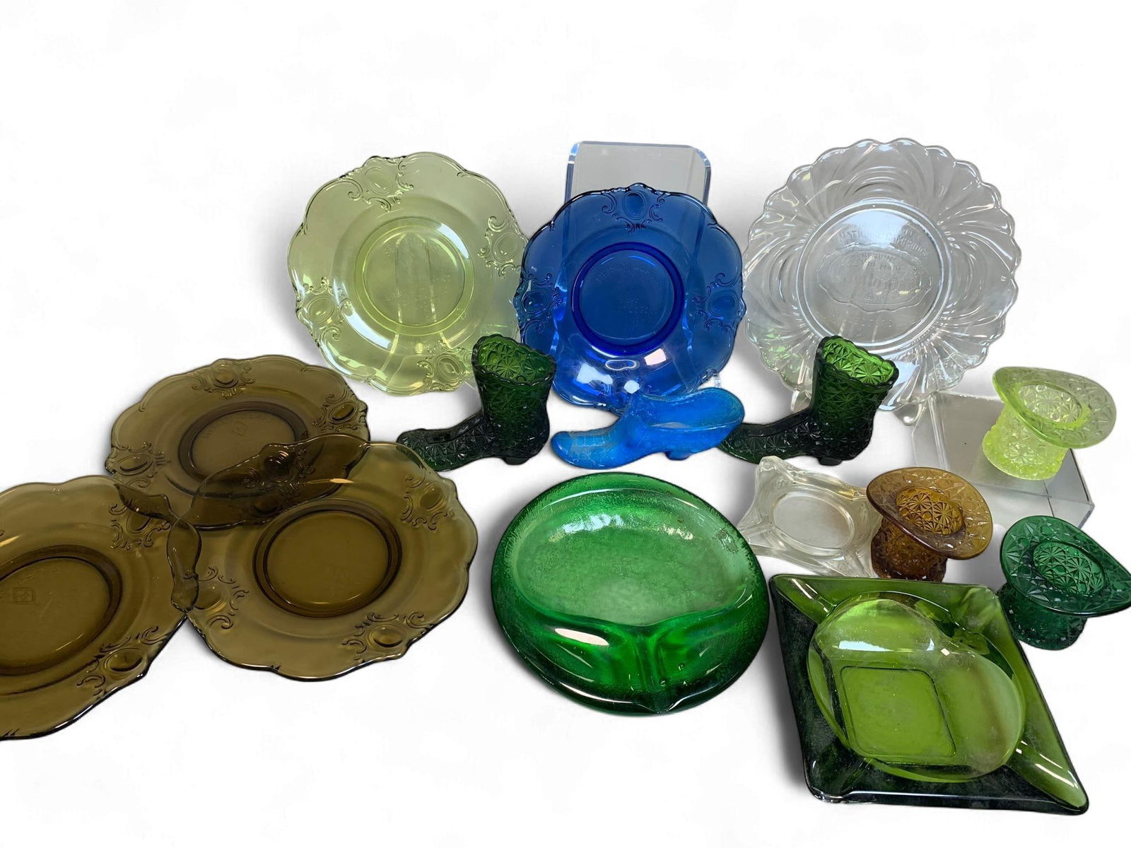 A Collection of Mid-20th Century Pressed Glass, including Heisey and Cambridge Collector's Plates, w (1 of 14)