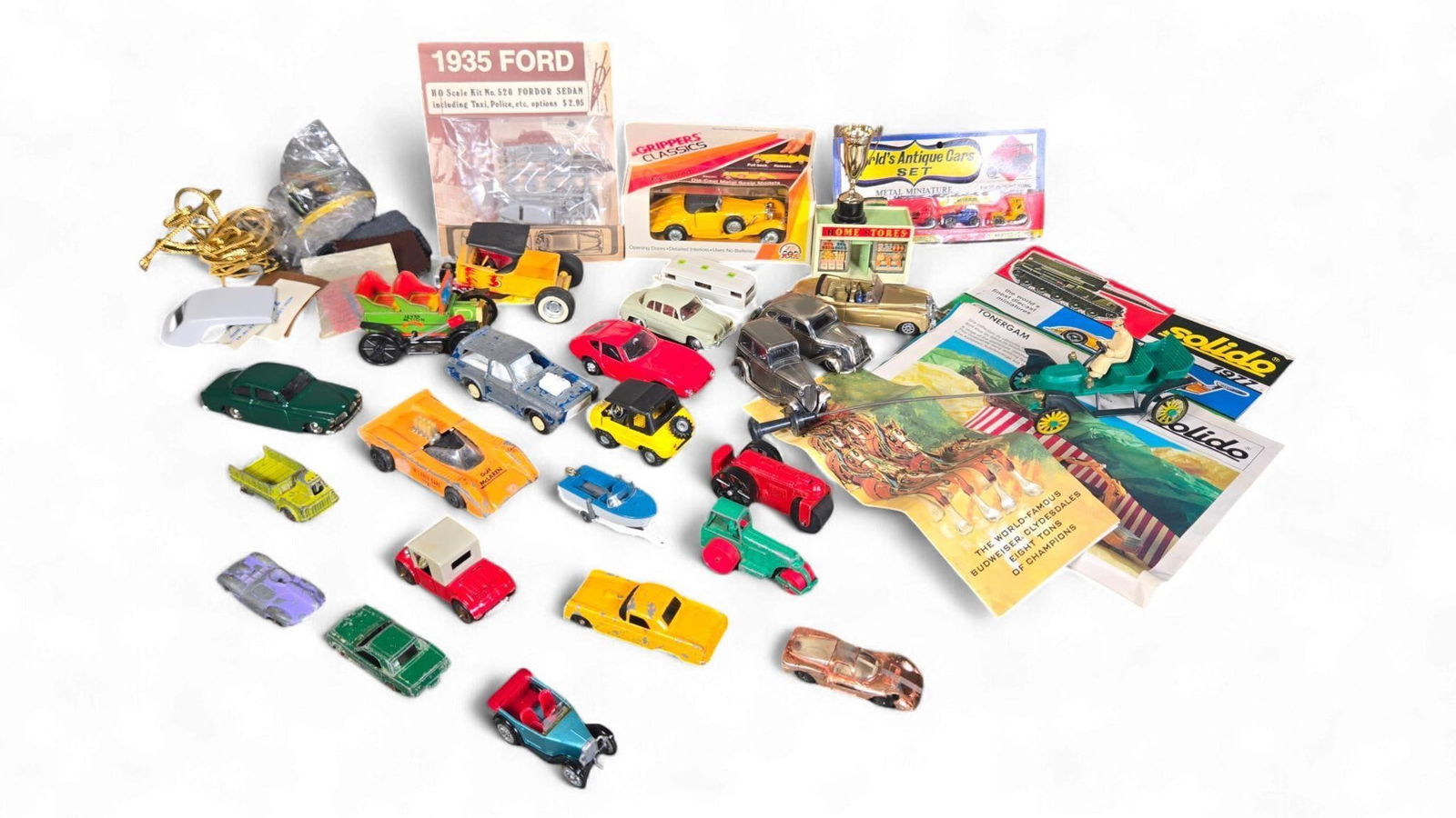 A Collection of Vintage diecast Toy Vehicles, including a Lesney Matchbox Series No.1 Aveling Barfor (1 of 20)