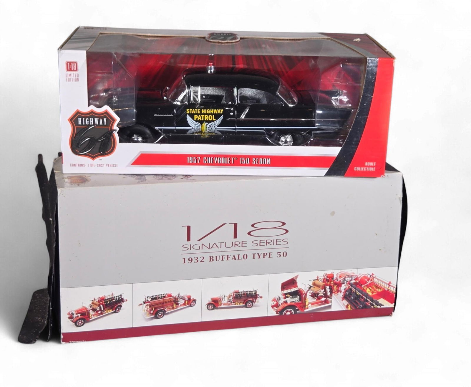 A Group of 1:18 Scale diecast Model Vehicles, comprising a Road Signature Lucky Die Cast 1932 Buffal (1 of 11)