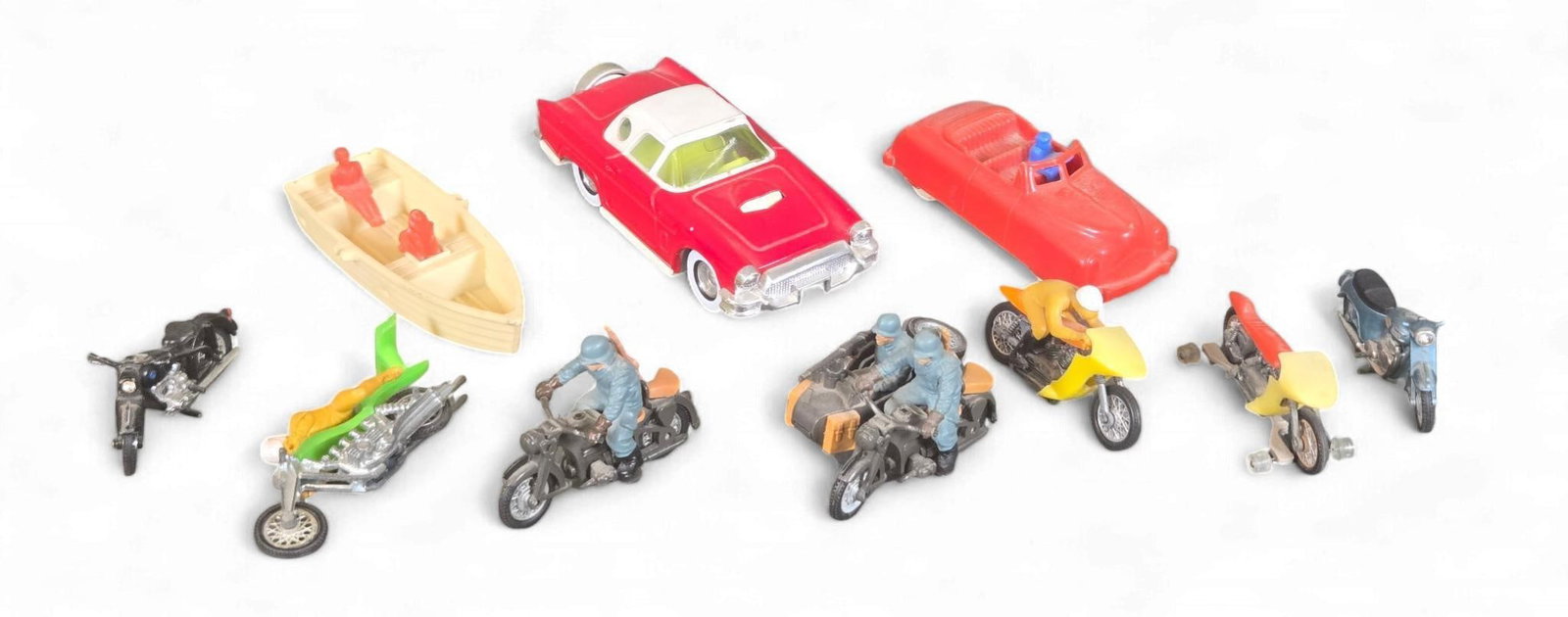A Collection of Britains Deetail German Army BMW Motorcycle Combination with Figures and Other Minia: A Britains Deetail German Army BMW Motorcycle Combination with Figures, comprising a dark grey diecast metal and plastic motorcycle and sidecar ensemble with two light blue uniformed figures. One figu