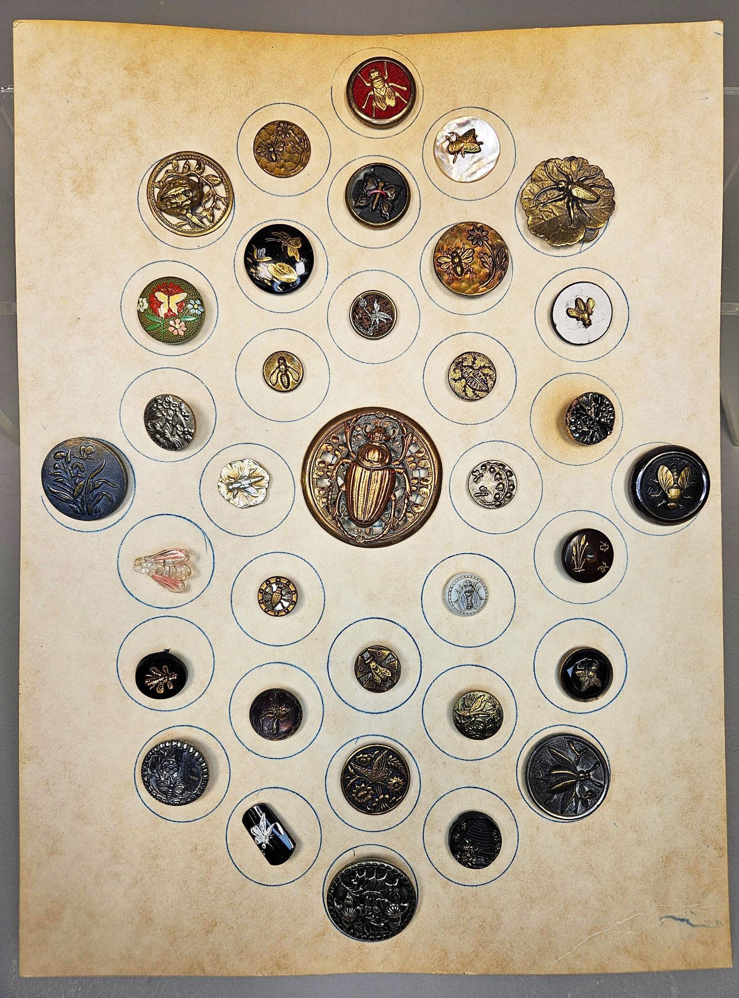 A group of Antique and Vintage Decorative Buttons with Insect and Floral Motifs (1 of 19)