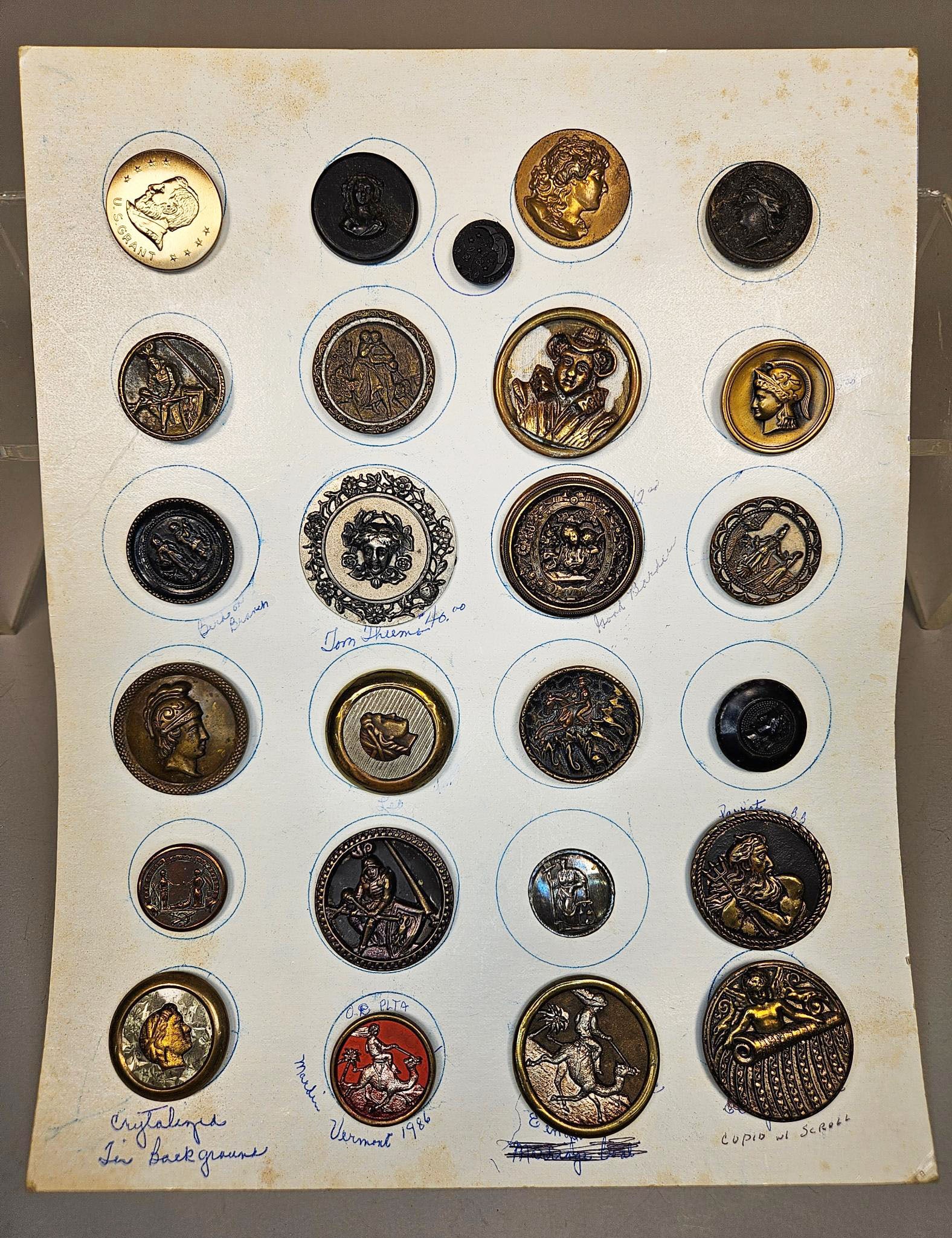 A Collection of Antique and Vintage Pictorial and Figural Buttons, Mid-19th to Early 20th Century (1 of 17)