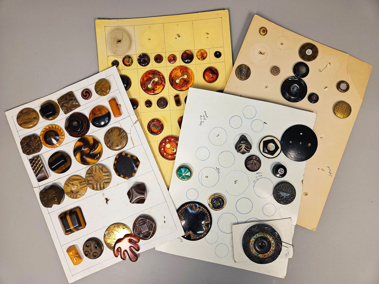 A Collection of Vintage Bakelite and Faux Tortoiseshell Buttons, with Metal and Mother-of-Pearl (1 of 19)