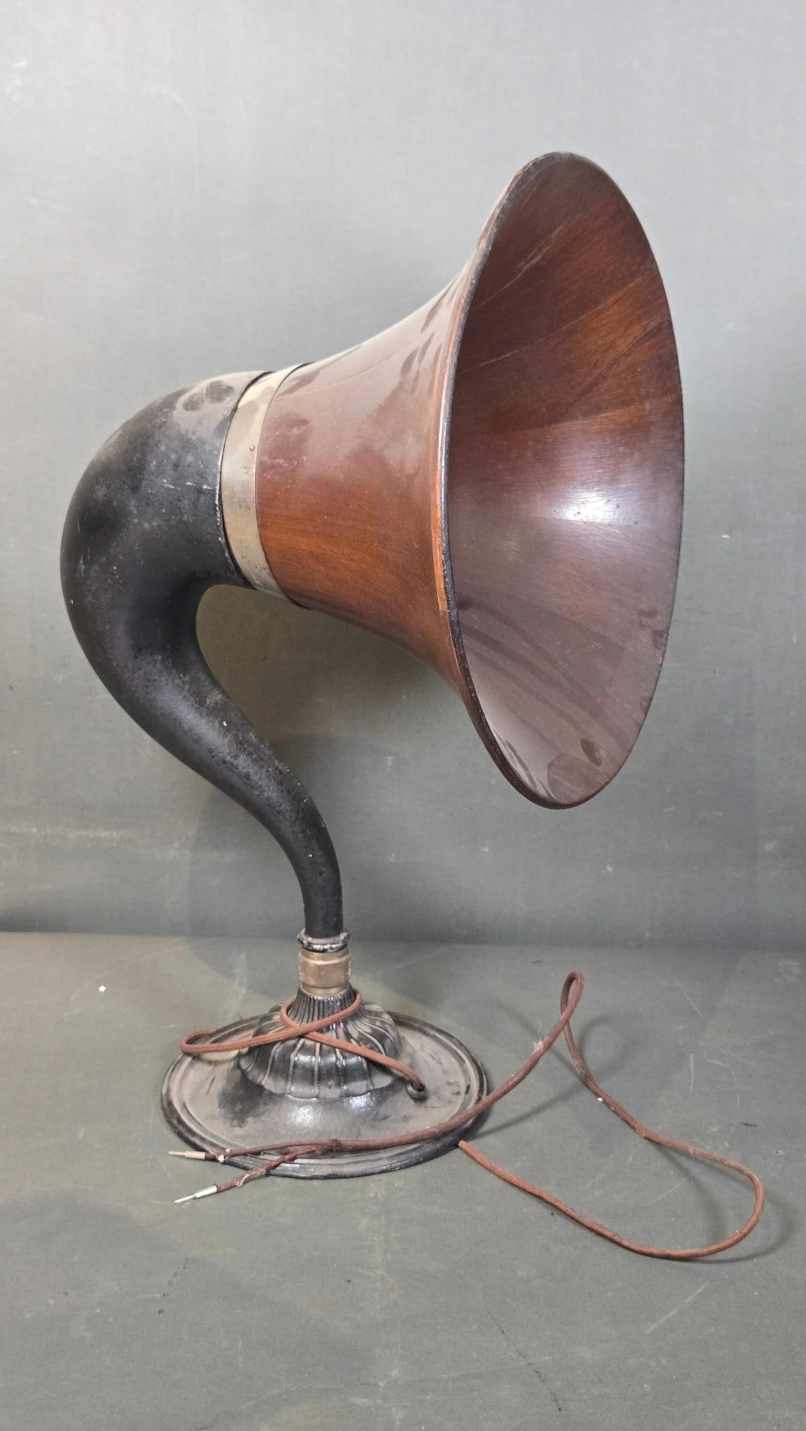 Music Master Radio Amplifier Horn Speaker by General Radio Corp.: An early 20th century Music Master Radio Amplifier Horn Speaker by General Radio Corp., Philadelphia. This substantial antique or vintage speaker features a large, flared wooden horn with a polished f