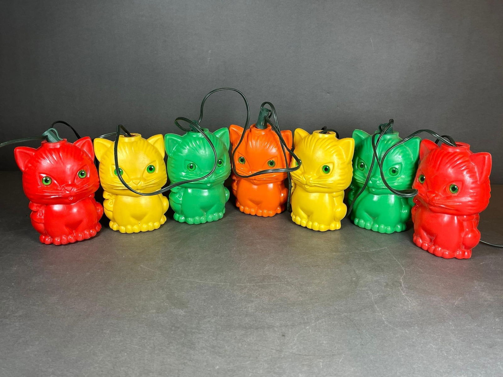 A Set of Eight Vintage Novelty Cat String Lights (1 of 16)