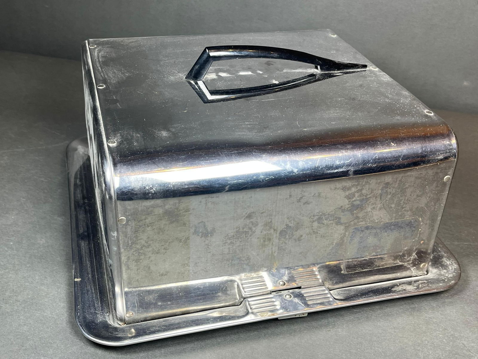 Mid-Century Modern Chrome-Plated Cake Carrier or Bread Box, Made in U.S.A. (1 of 16)