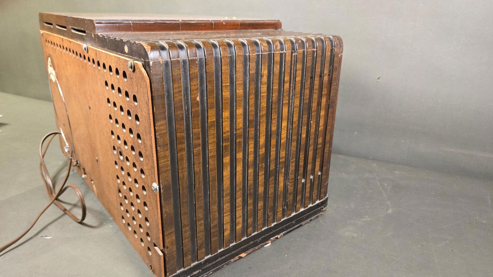 Zenith 12-S-445 Shutterdial Tabletop Radio - 7