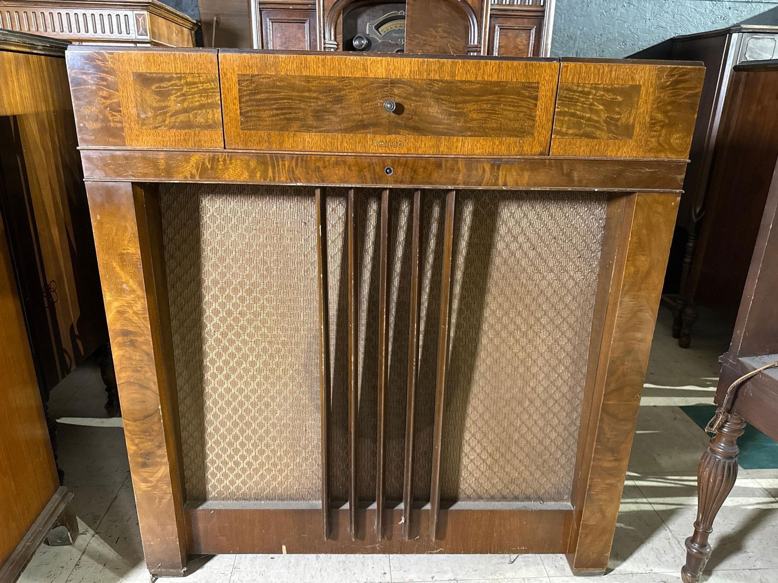 A Collection of Vintage Wooden Console Radios and Radio-Phonographs, circa late 1920s-1930s - 20