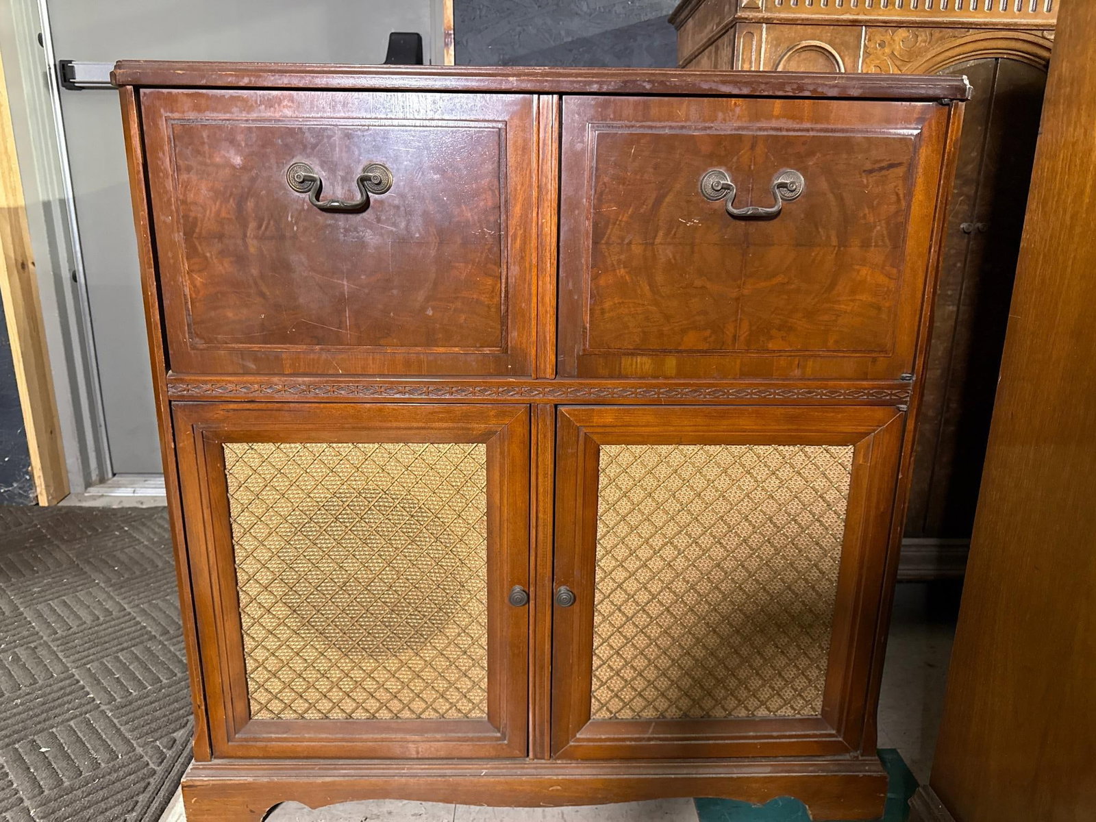 A Collection of Vintage Wooden Console Radios and Radio-Phonographs, circa late 1920s-1930s - 8