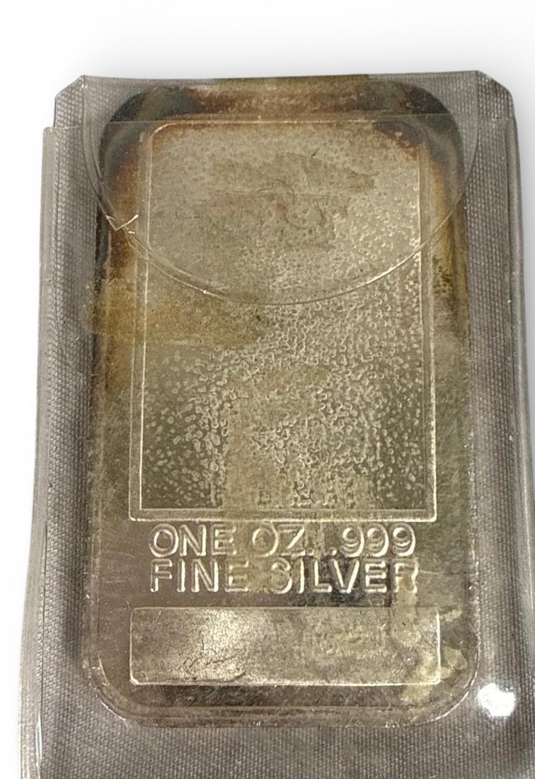 A One Ounce .999 Fine Silver Christmas Bar (1 of 3)