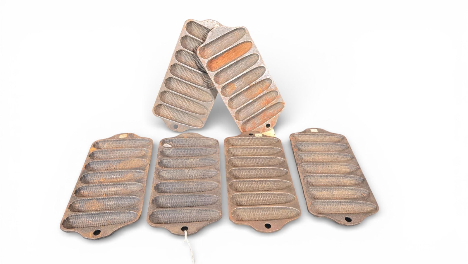 A group of Griswold Cast Iron Crispy Corn/Wheat Stick Pans No. 262 and 625 (1 of 4)