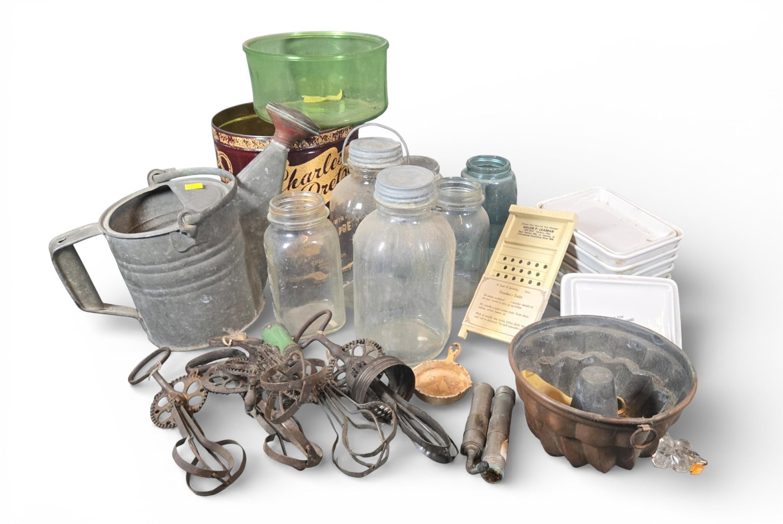 A group of Pieces of Vintage Kitchenware and Storage Items, Mid-20th Century (1 of 8)