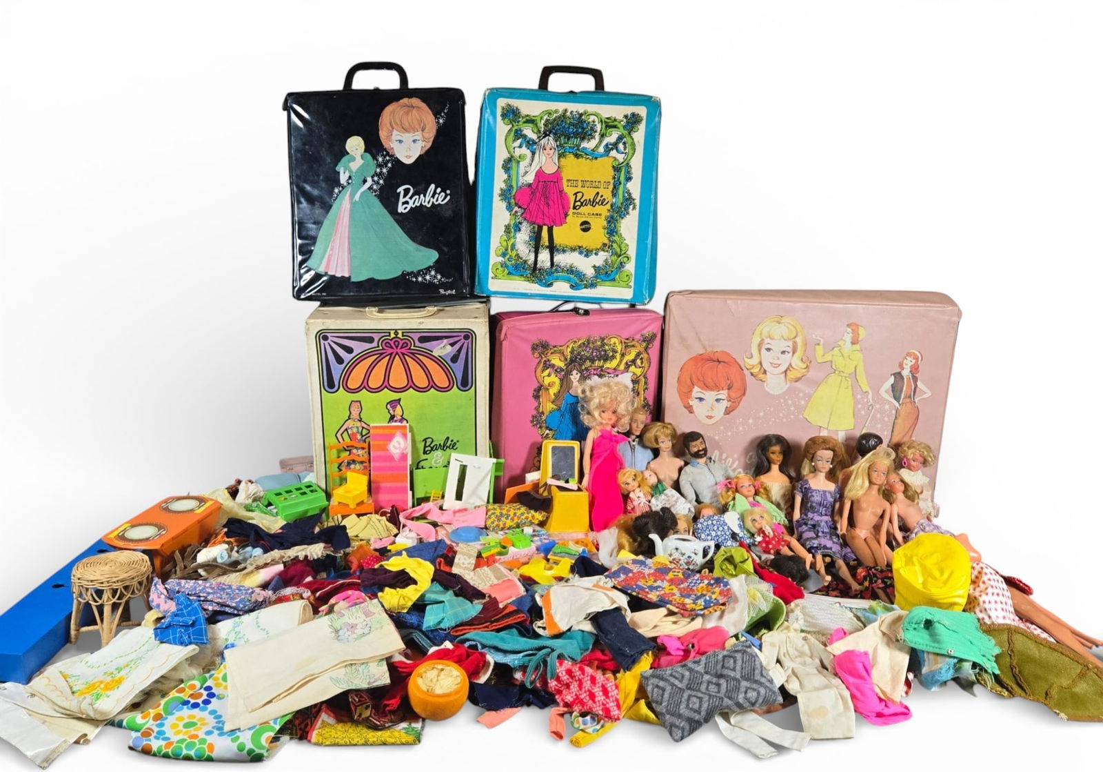 Vintage Mattel Barbie Doll Carrying Cases with Dolls and Bulk Accessories: Vintage collection comprises vinyl doll carrying cases manufactured by Mattel, along with assorted dolls and figures, and a large bulk lot of clothing and plastic accessories. The cases include exampl