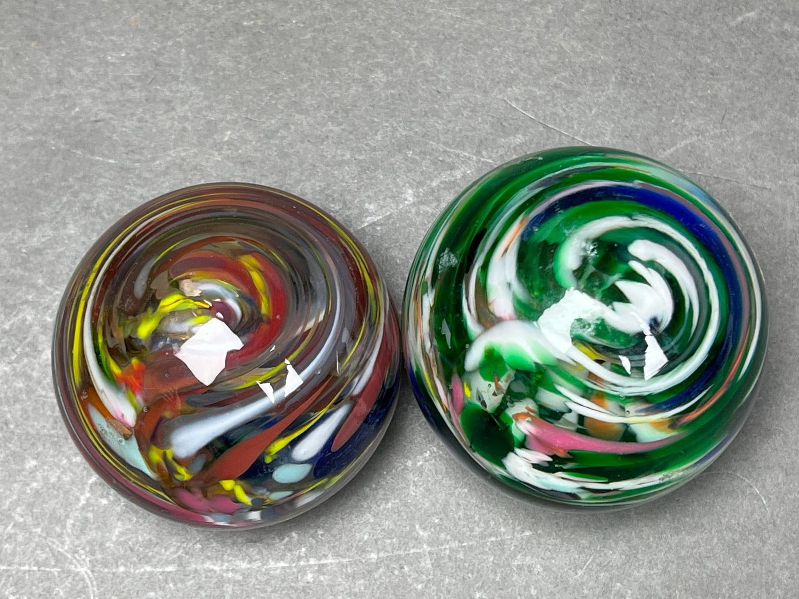 A group of St. Clair Studio Art Glass Paperweights and Figurines, Signed Jim Davis and Jim Hopper - 14