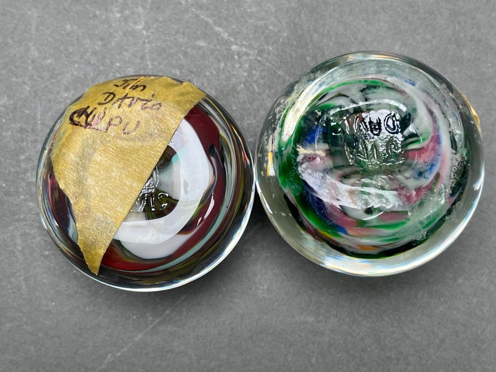 A group of St. Clair Studio Art Glass Paperweights and Figurines, Signed Jim Davis and Jim Hopper - 15