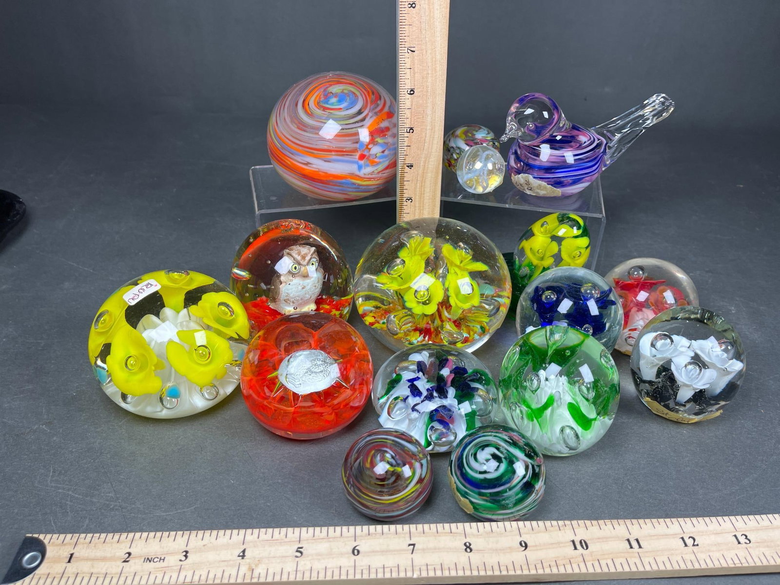 A group of St. Clair Studio Art Glass Paperweights and Figurines, Signed Jim Davis and Jim Hopper - 3