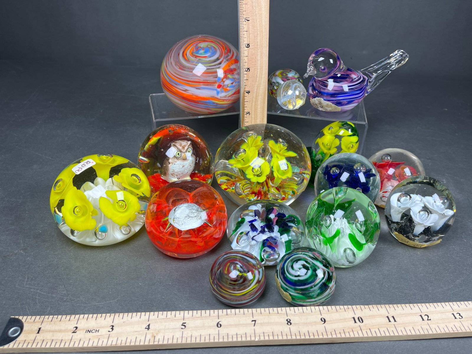A group of St. Clair Studio Art Glass Paperweights and Figurines, Signed Jim Davis and Jim Hopper - 4